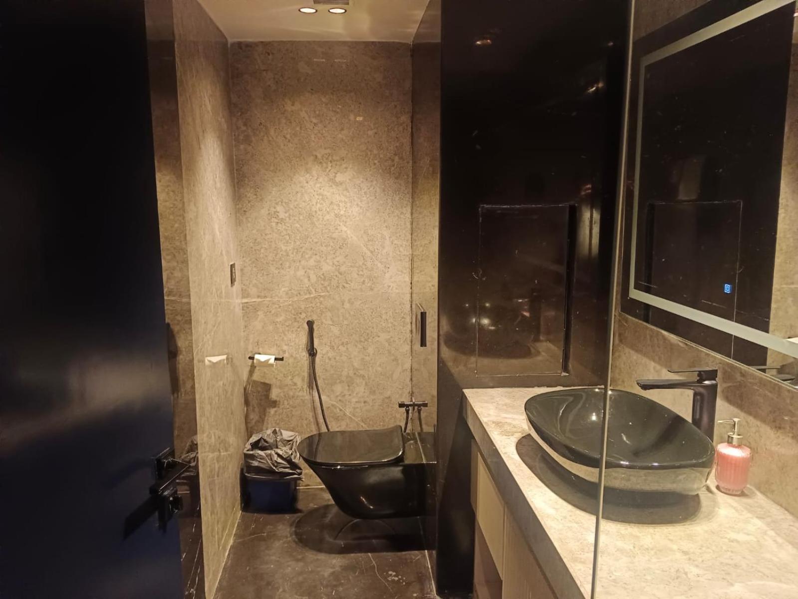 The Galgotias Hotel Gurugram Gurgaon Exteriör bild