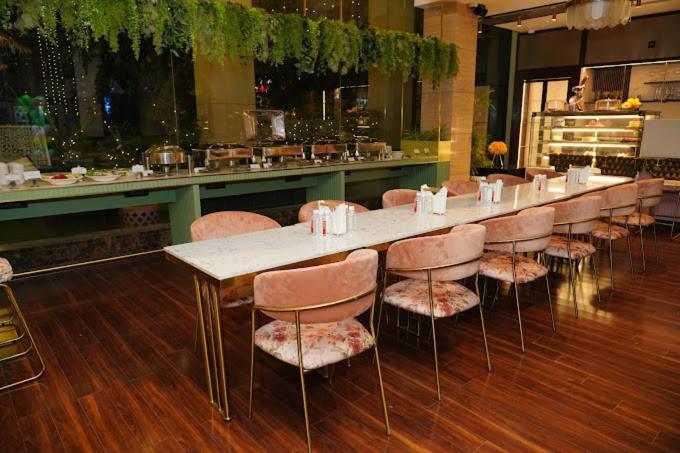 The Galgotias Hotel Gurugram Gurgaon Exteriör bild