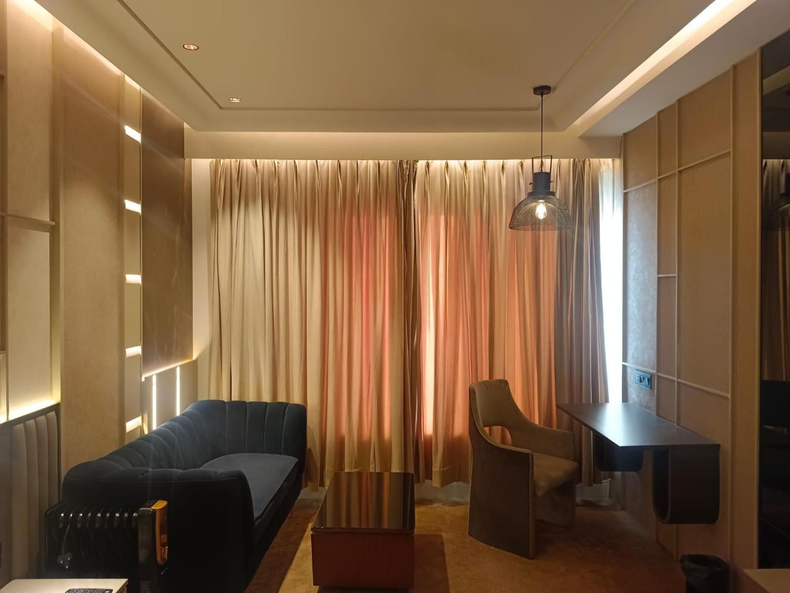 The Galgotias Hotel Gurugram Gurgaon Exteriör bild